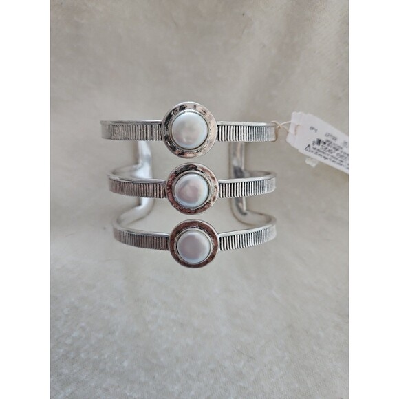 NWT  Lucky BRAND Silver Tone Freshwater Pearl Cuff Bracelet  $75 - Picture 2 of 5
